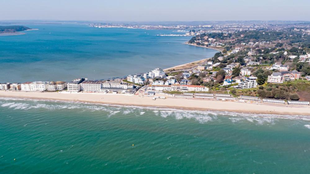 Apartment In Canford Cliffs Close To Sandbanks Beach プール エクステリア 写真